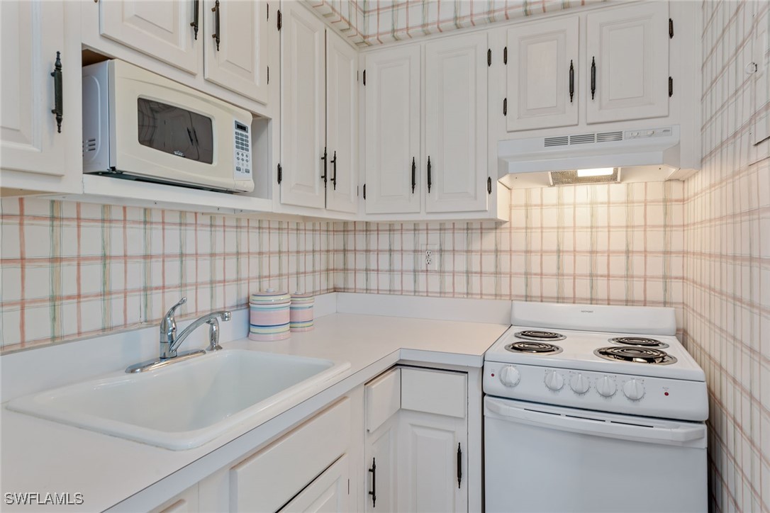 1 Bed Condominium for Sale in Marco Island, FL, $150,000 — photo 6