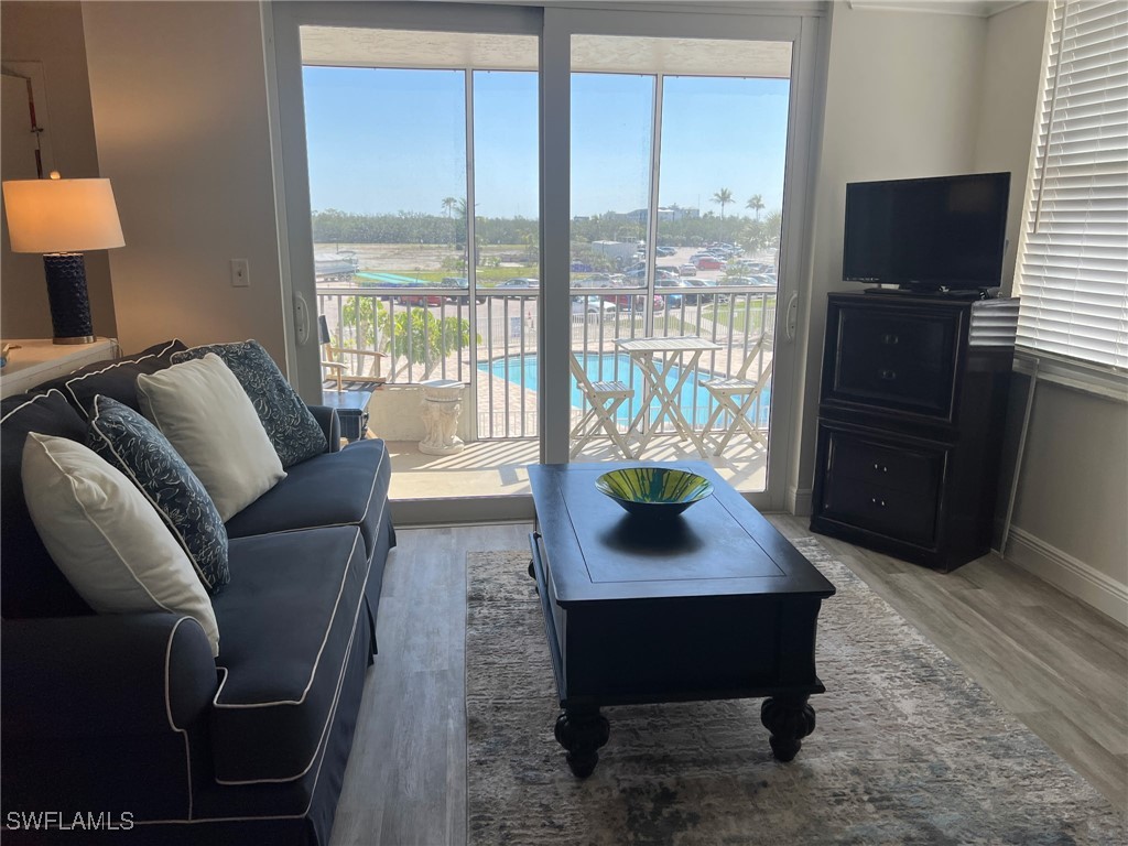1 Bed Waterfront Home for Sale in Beach And Tennis Club, photo 6