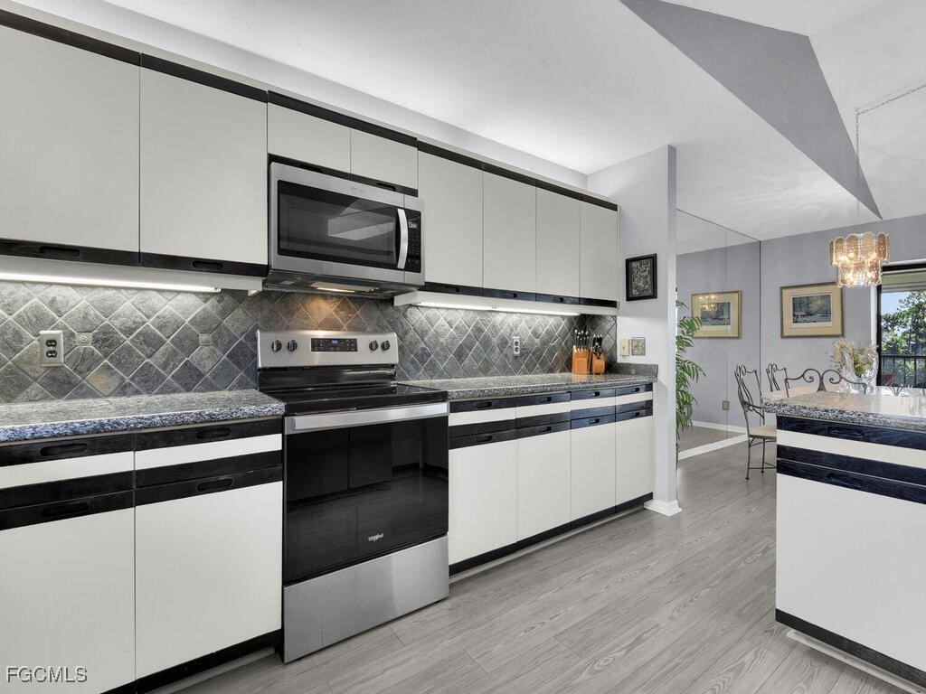 2 Bed Condominium for Sale in Naples, FL, $230,000 — photo 6