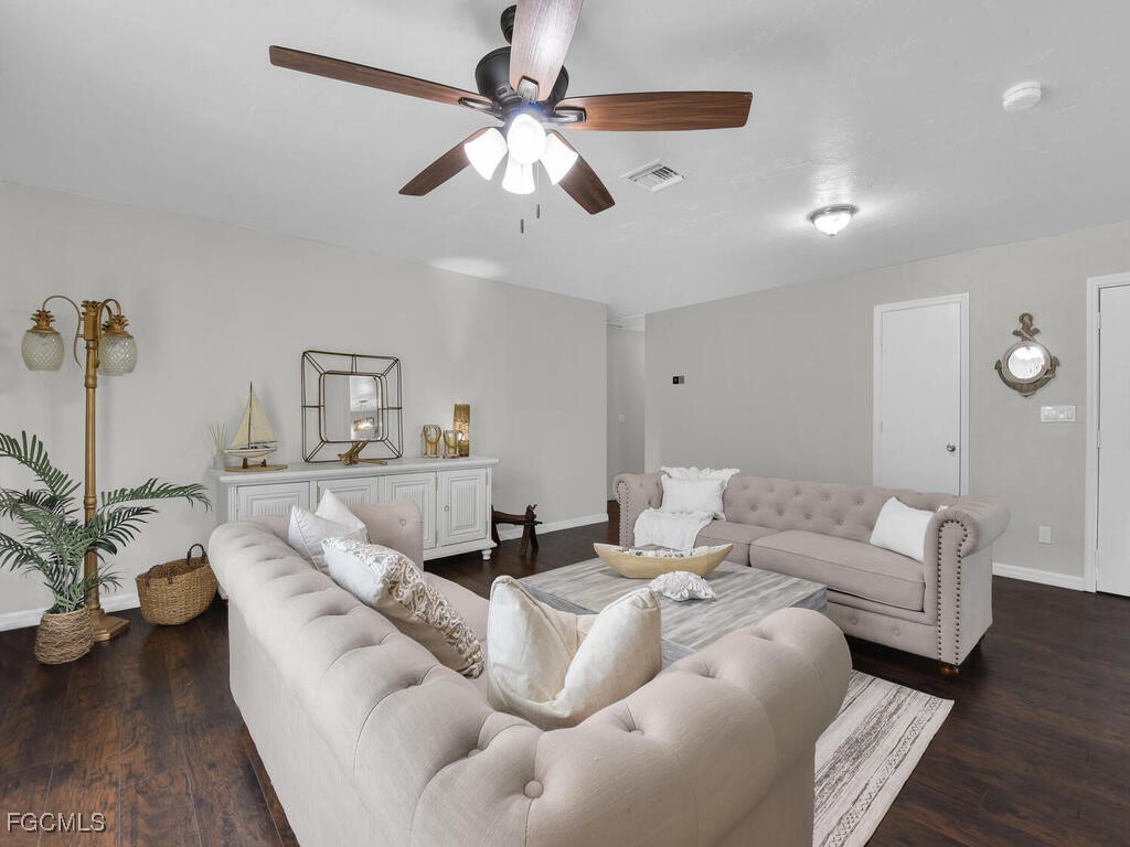4 Bed SingleFamilyResidence for Sale in Lehigh Acres, photo 6