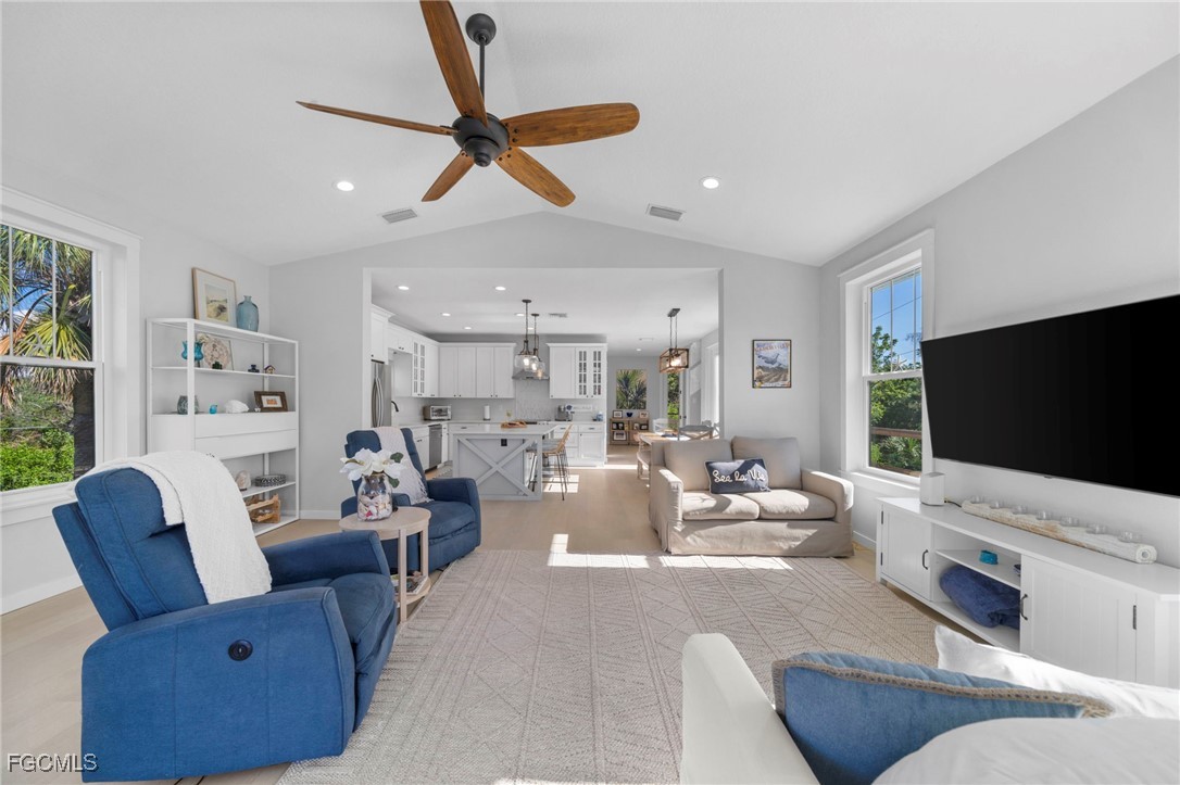 4 Bed SingleFamilyResidence for Sale in Los Colony, FL — photo 6