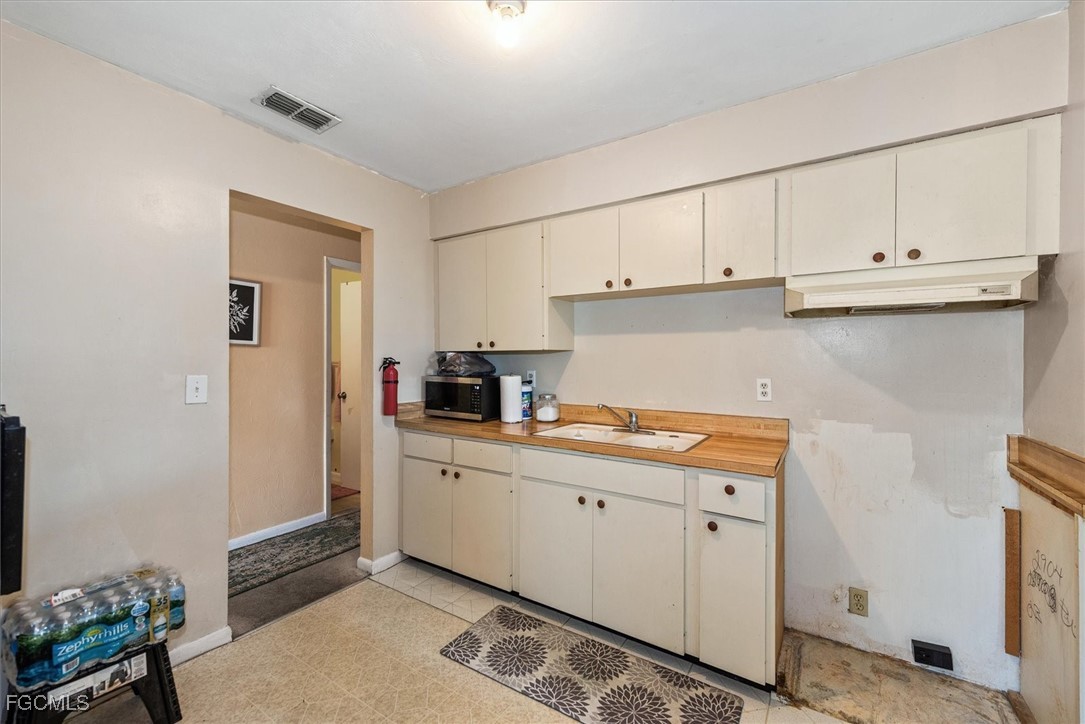 2 Bed Attached for Sale in Pinewood Condominium, photo 6