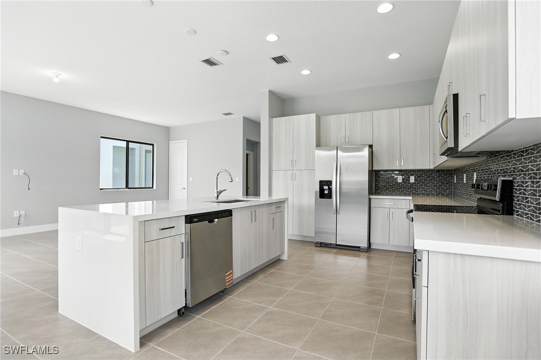 3 Bed SingleFamilyResidence for Sale in Silverwood, FL — photo 6