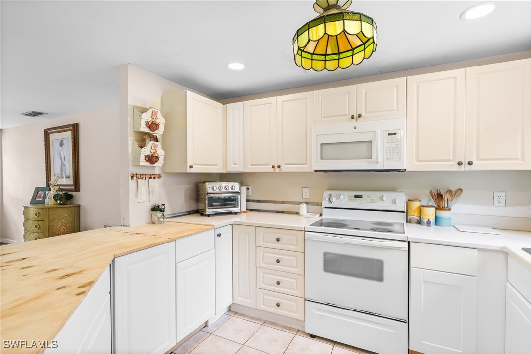 2 Bed SingleFamilyResidence for Sale in Naples, photo 6