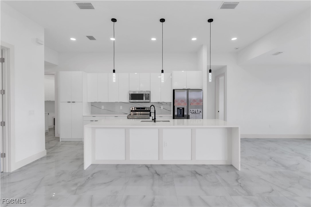 3 Bed SingleFamilyResidence for Sale in Lehigh Acres, photo 6