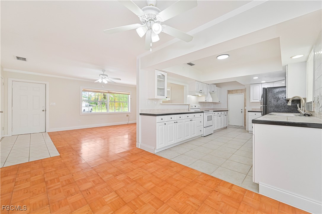 3 Bed SingleFamilyResidence for Sale in Lehigh Acres, photo 6