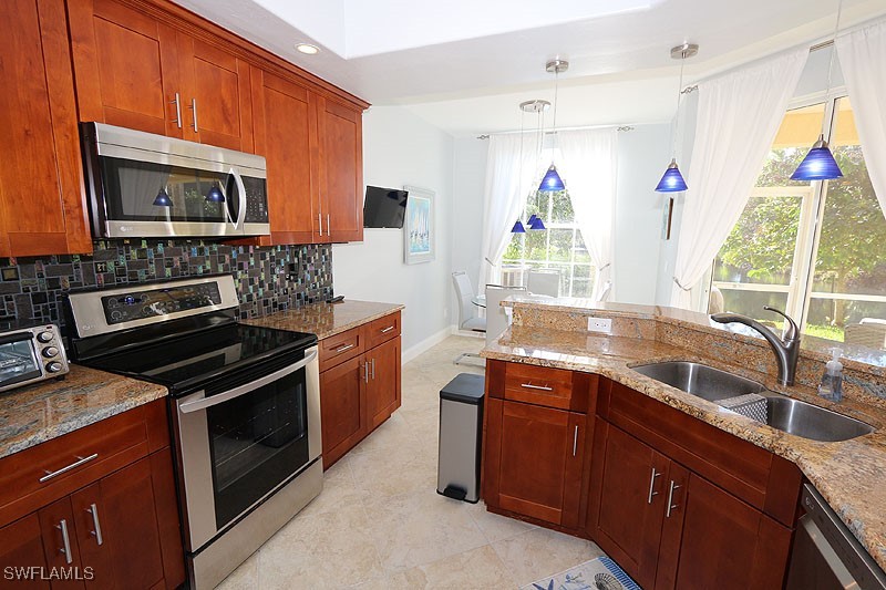 2 Bed Waterfront Home for Sale in Arielle, photo 6