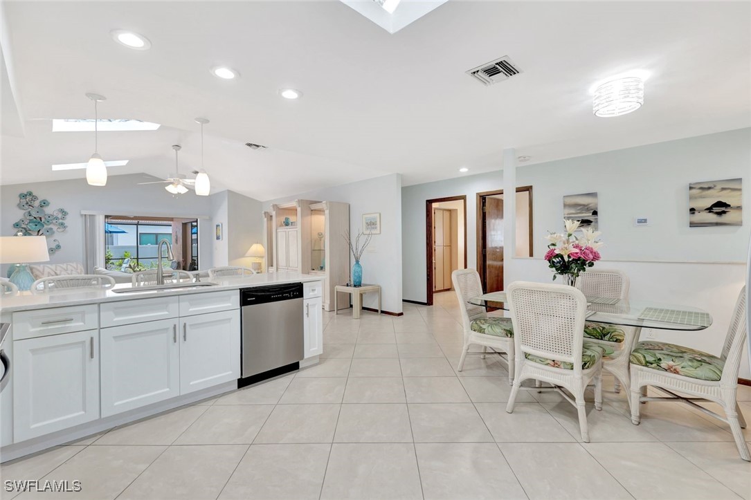 3 Bed SingleFamilyResidence for Sale in Naples, photo 6