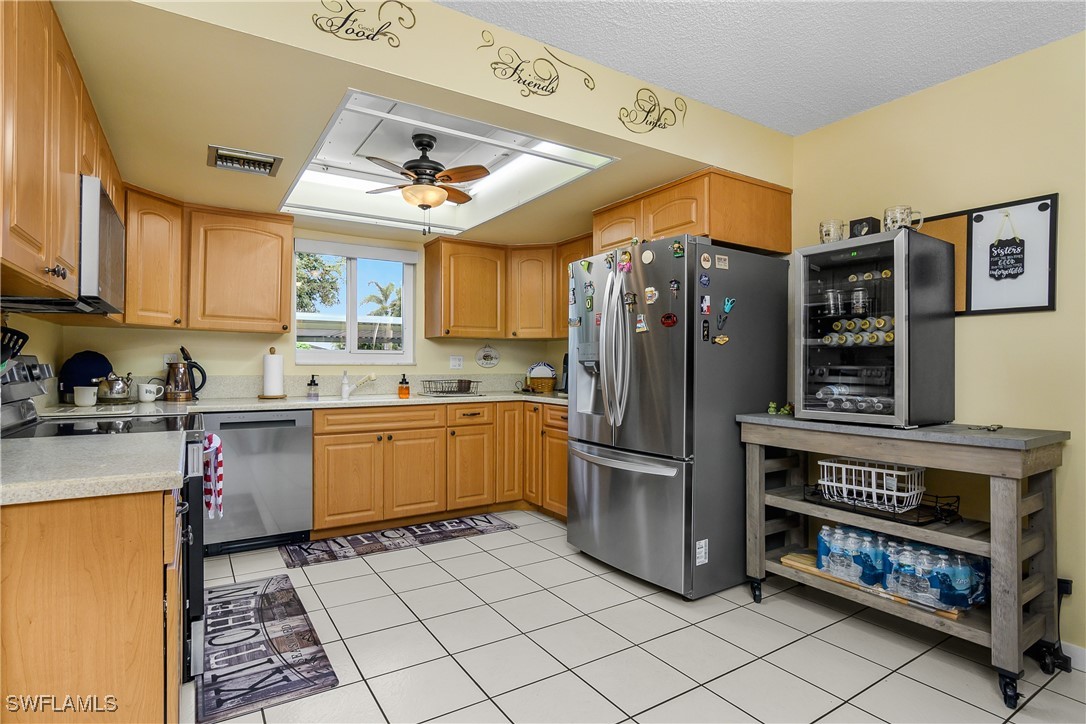 2 Bed Condominium for Sale in Montego Manor, FL, $199,900 — photo 6