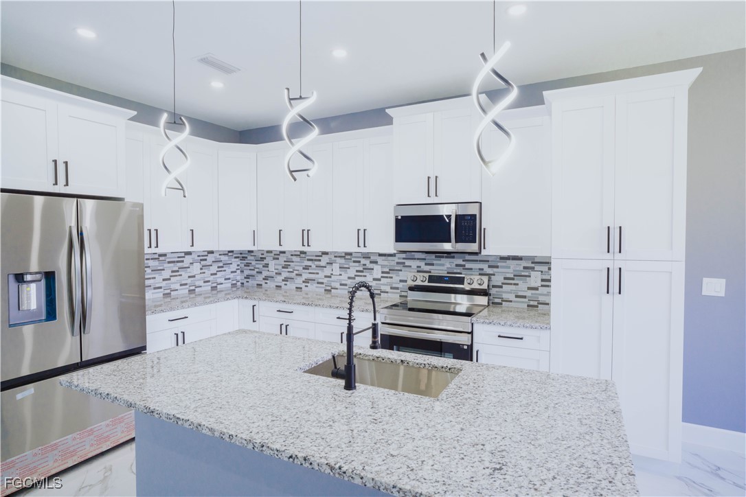 3 Bed SingleFamilyResidence for Sale in Lehigh Acres, FL — photo 6