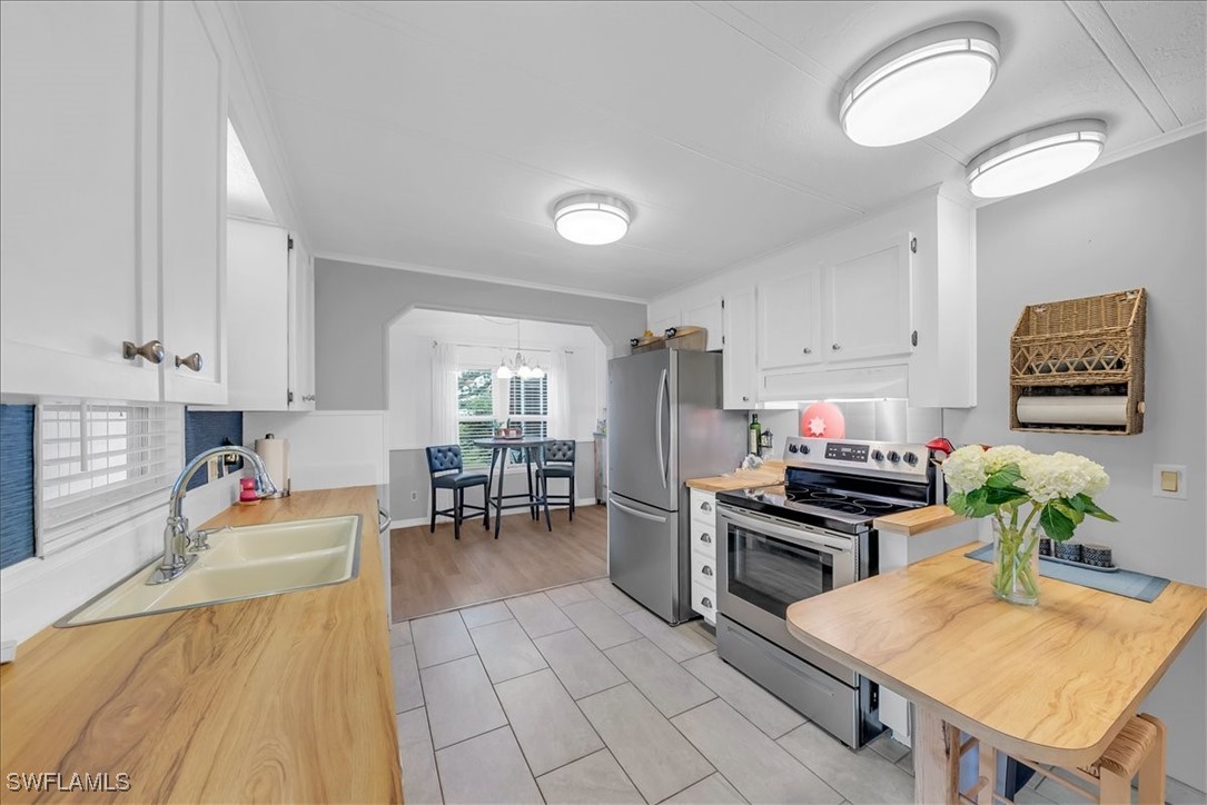 2 Bed ManufacturedHome for Sale in Naples, photo 6