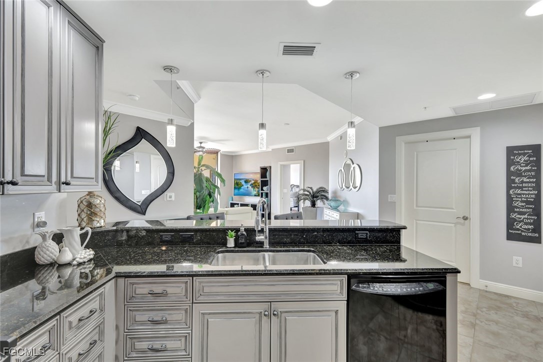 3 Bed Waterfront Home for Sale in Cape Coral, photo 6