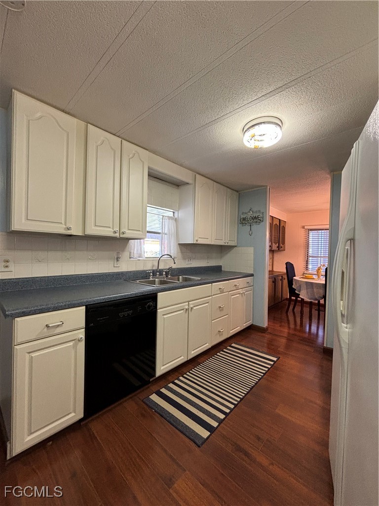 2 Bed ManufacturedHome for Sale in North Fort Myers, FL — photo 6