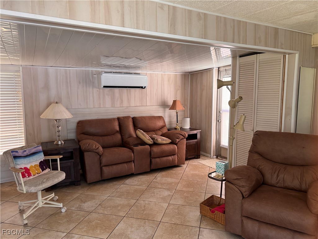 1 Bed Waterfront Home for Sale in Fort Myers, FL, $82,000 — photo 6