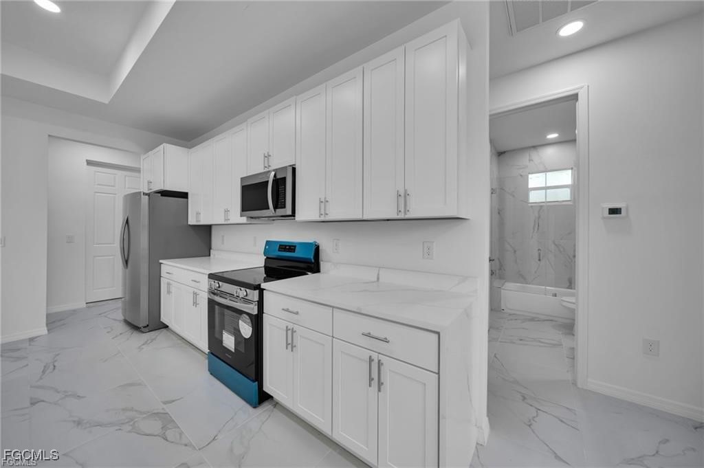3 Bed SingleFamilyResidence for Sale in Lehigh Acres, photo 6