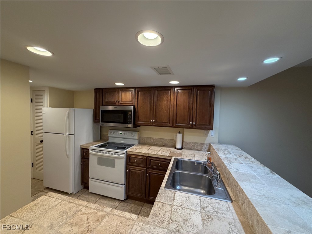 2 Bed Condominium for Sale in North Fort Myers, FL, $149,999 — photo 6