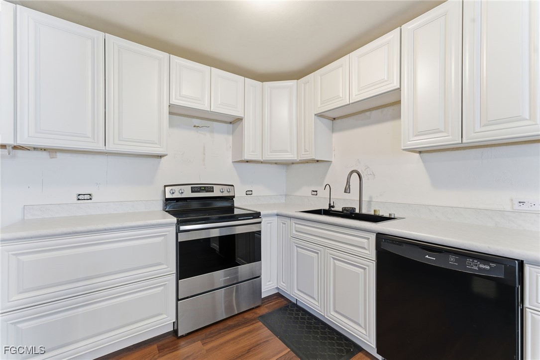 3 Bed SingleFamilyResidence for Sale in Cape Coral, FL — photo 6