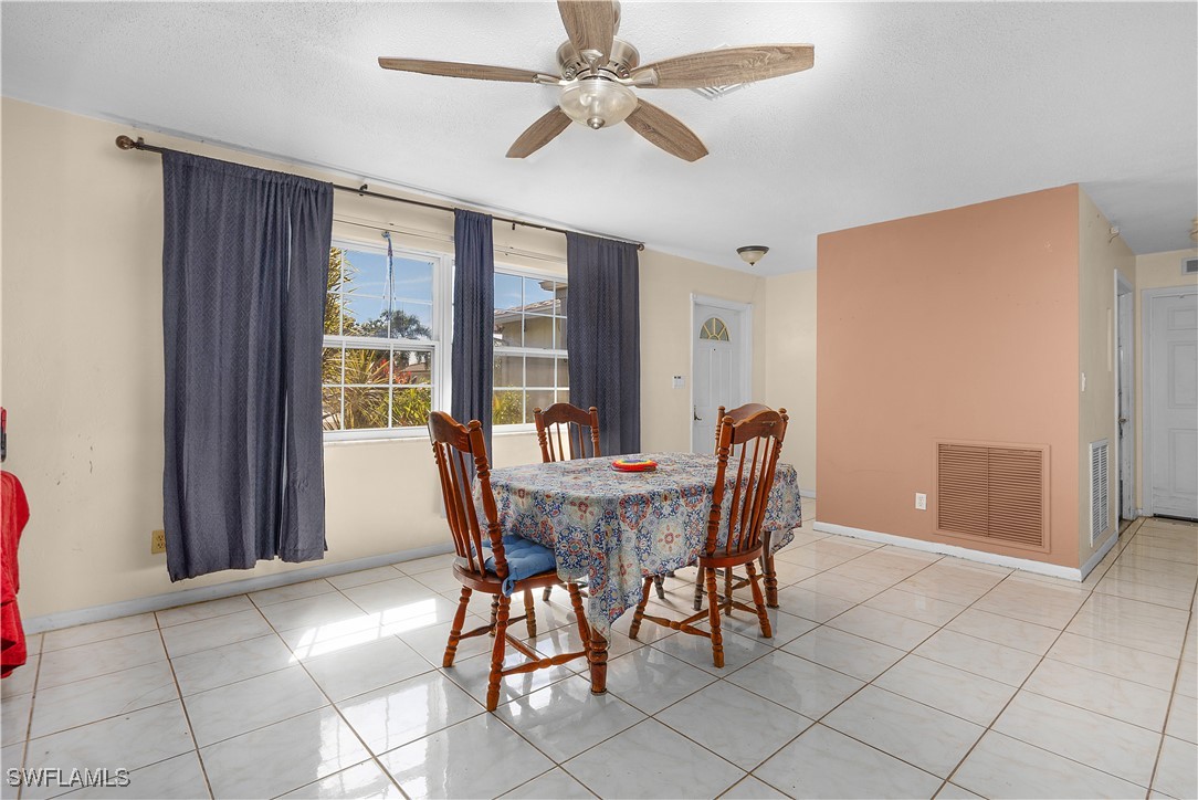 5 Bed SingleFamilyResidence for Sale in Wedgewood, photo 6