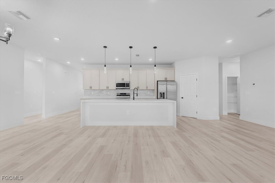 4 Bed SingleFamilyResidence for Sale in Sun N Lakes, photo 6