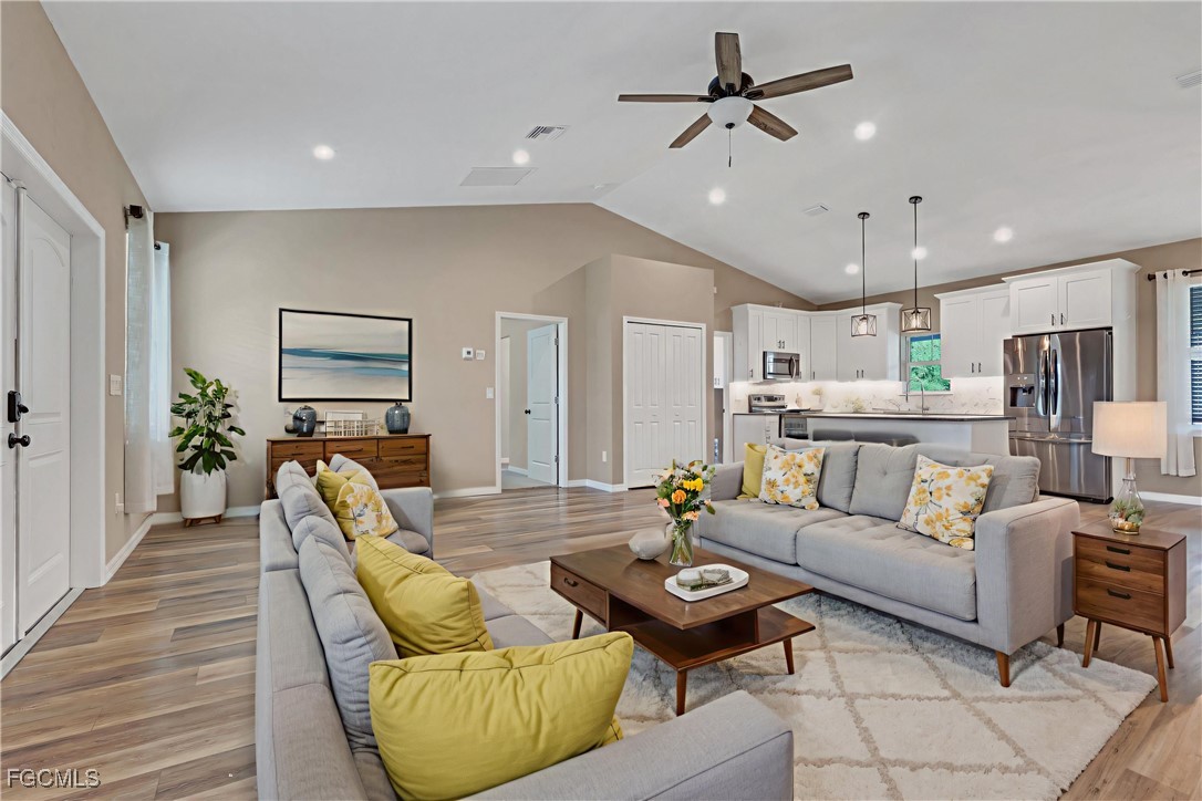 3 Bed SingleFamilyResidence for Sale in Not Applicable, FL — photo 6