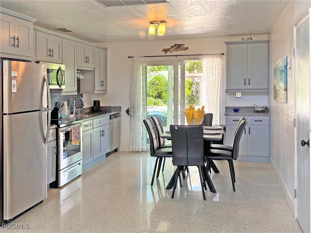 1 Bed Duplex for Sale in Sanibel Shores, photo 6