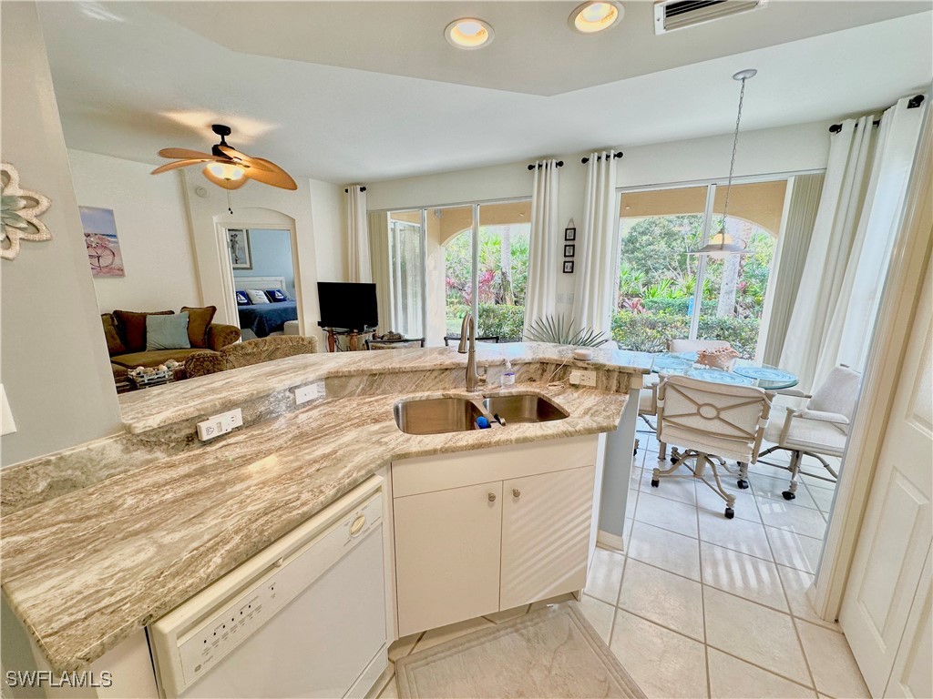 2 Bed Condominium for Sale in Cypress Walk, photo 6