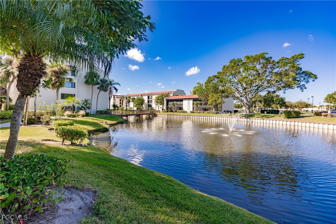 2 Bed Waterfront Home for Sale in Fort Myers, photo 6
