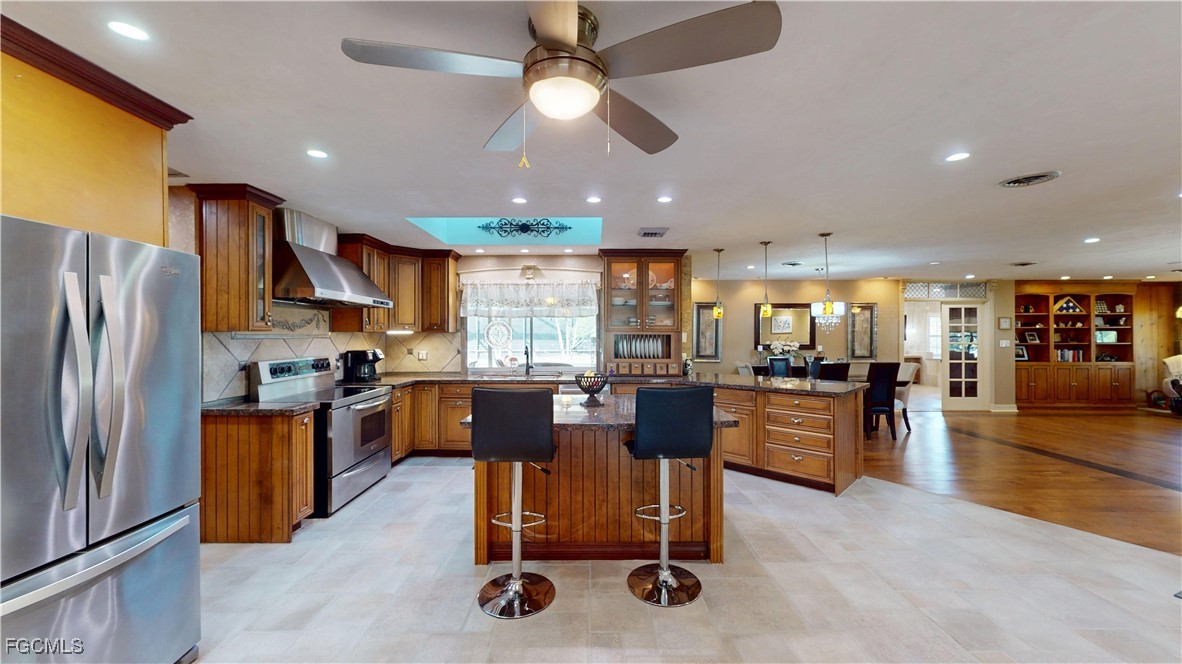 3 Bed Pool Home for Sale in Meadows, photo 6