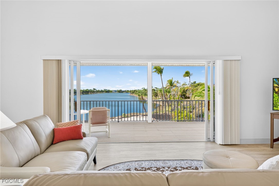 4 Bed Pool Home for Sale in Sanibel, photo 6