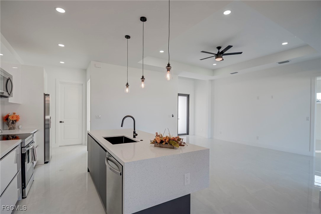 3 Bed SingleFamilyResidence for Sale in Lehigh Acres, photo 6
