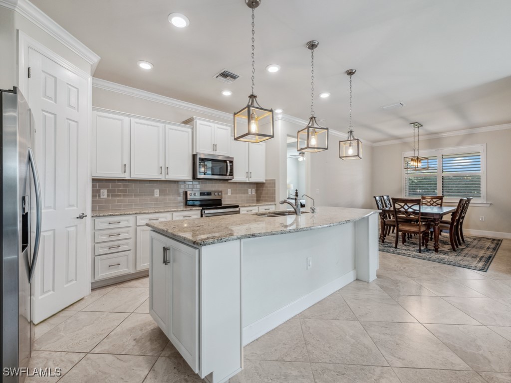 3 Bed SingleFamilyResidence for Sale in Westbrook, photo 6
