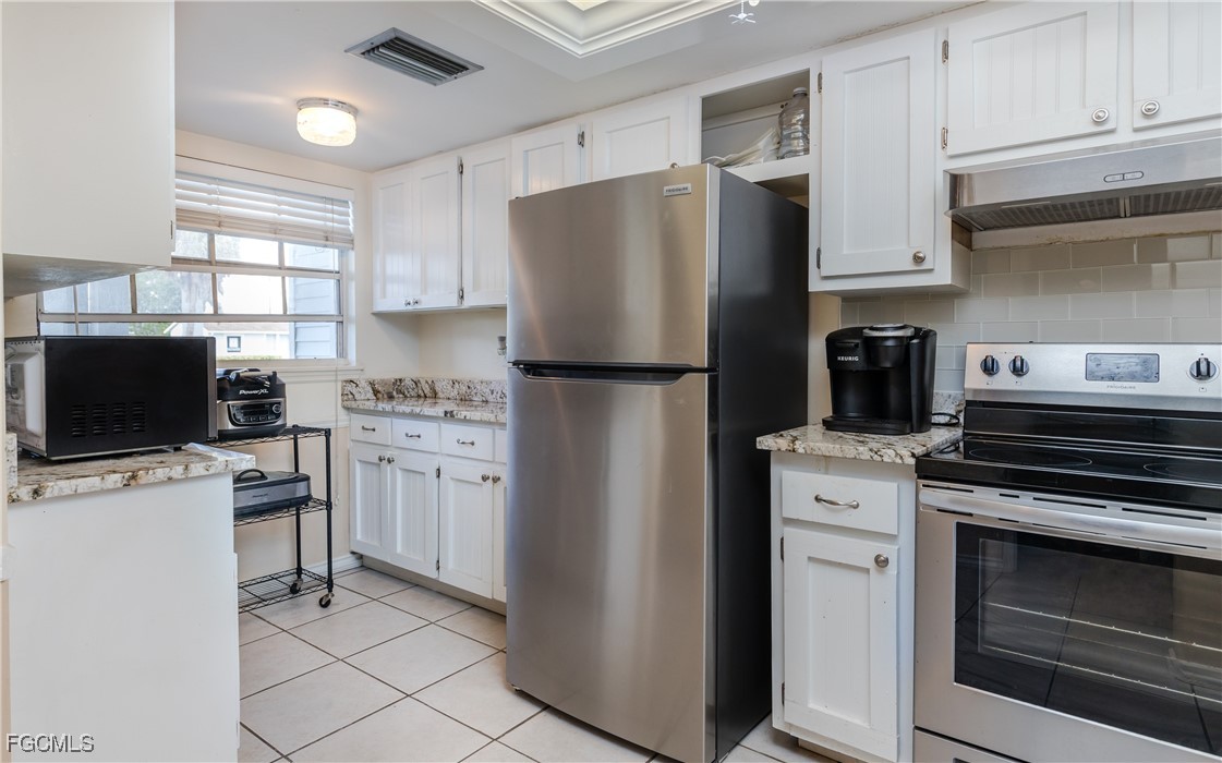 2 Bed Waterfront Home for Sale in Cape Coral, photo 6