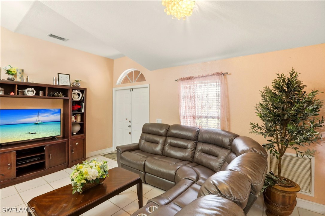 3 Bed SingleFamilyResidence for Sale in Naples, photo 6