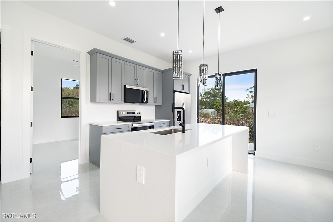 3 Bed SingleFamilyResidence for Sale in Lehigh Acres, photo 6