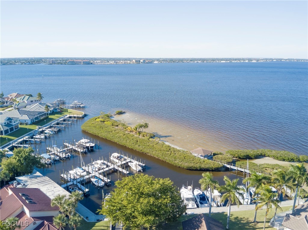 2 Bed Waterfront Home for Sale in Fort Myers, photo 6