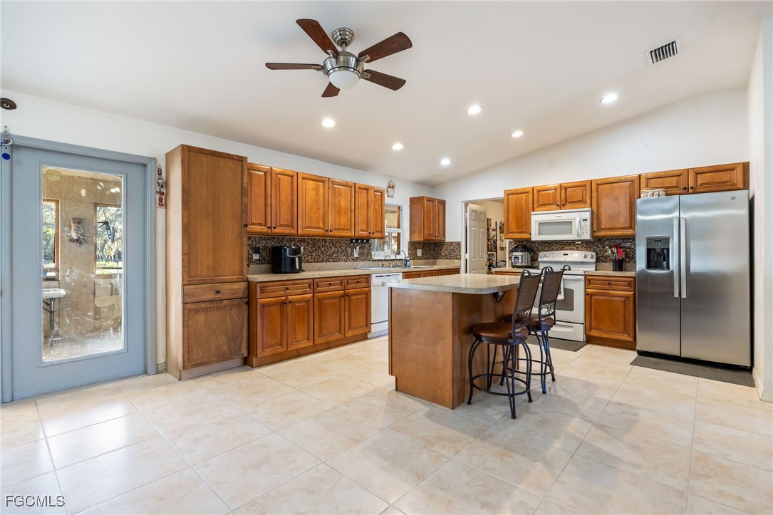 3 Bed SingleFamilyResidence for Sale in Clewiston, FL — photo 6