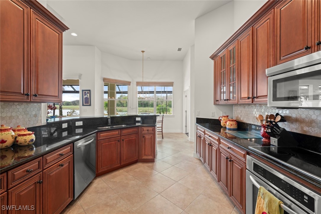 3 Bed Pool Home for Sale in Hollybrook, photo 6