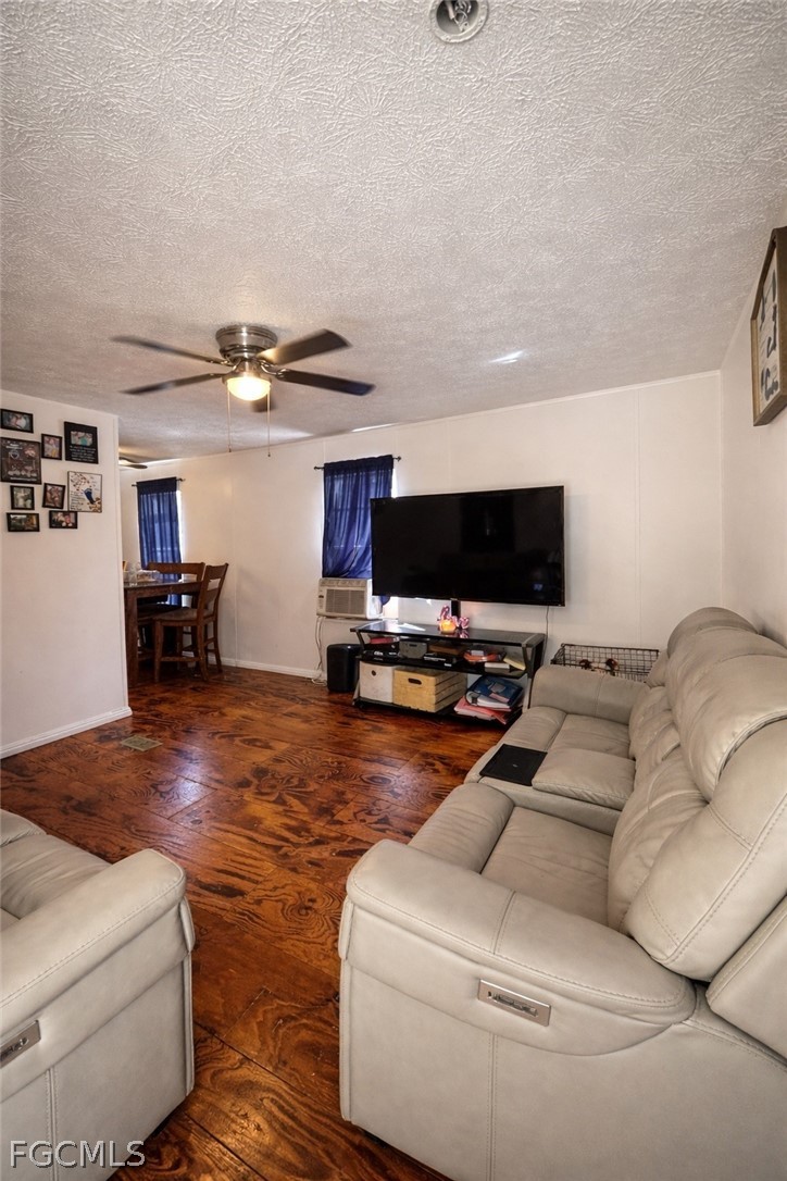 3 Bed SingleFamilyResidence for Sale in Clewiston, FL — photo 6