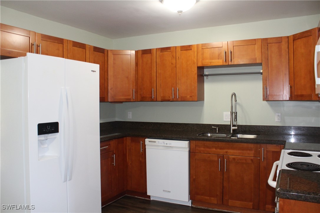 2 Bed Condominium for Sale in Naples, FL, $189,000 — photo 6