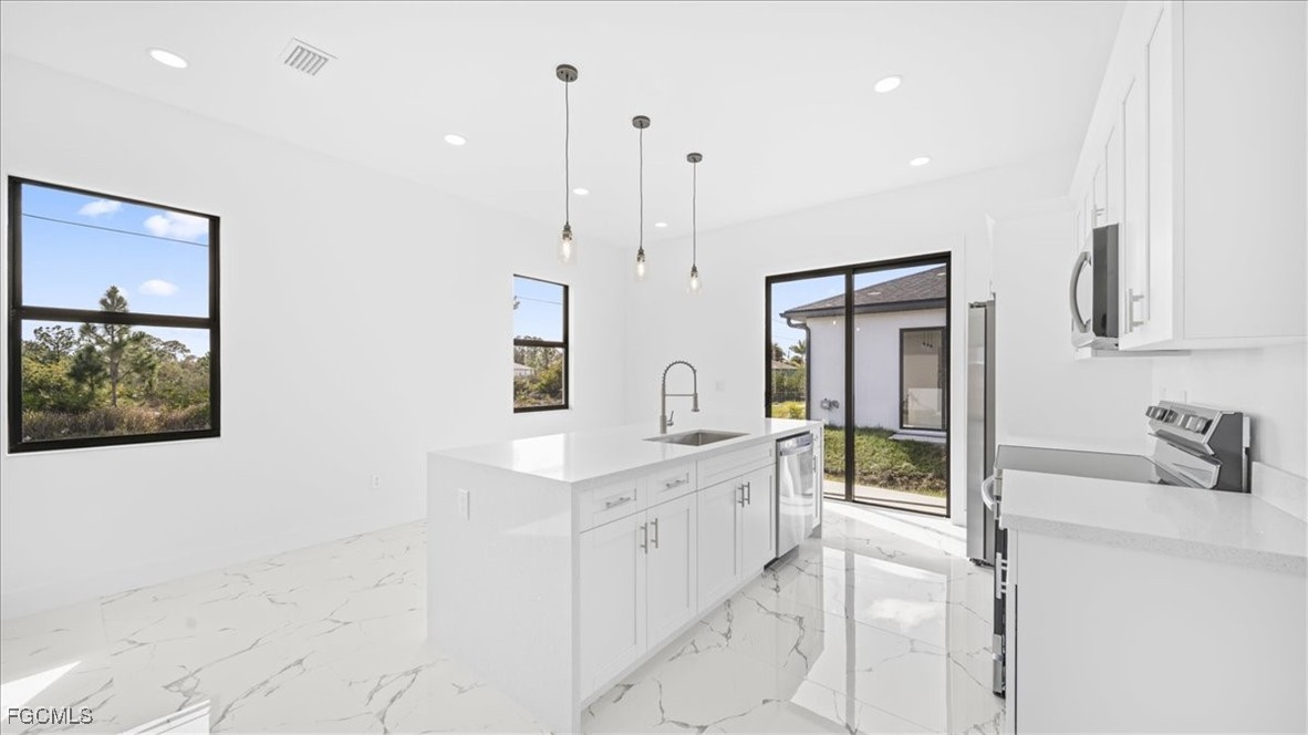 3 Bed SingleFamilyResidence for Sale in Lehigh Acres, photo 6