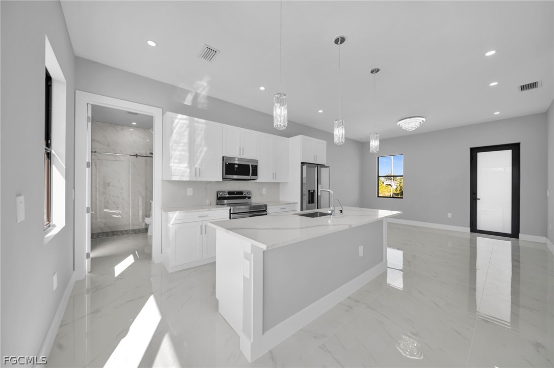 3 Bed SingleFamilyResidence for Sale in Lehigh Acres, photo 6