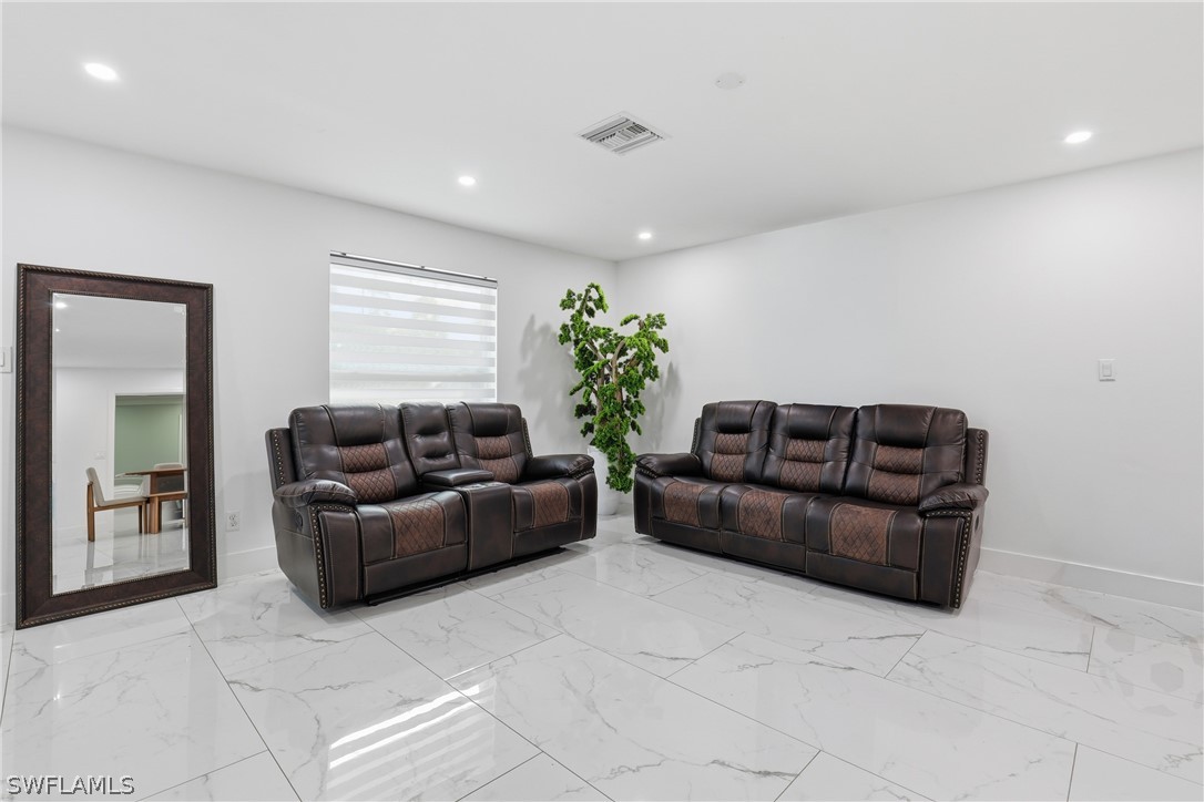 2 Bed SingleFamilyResidence for Sale in Naples, photo 6