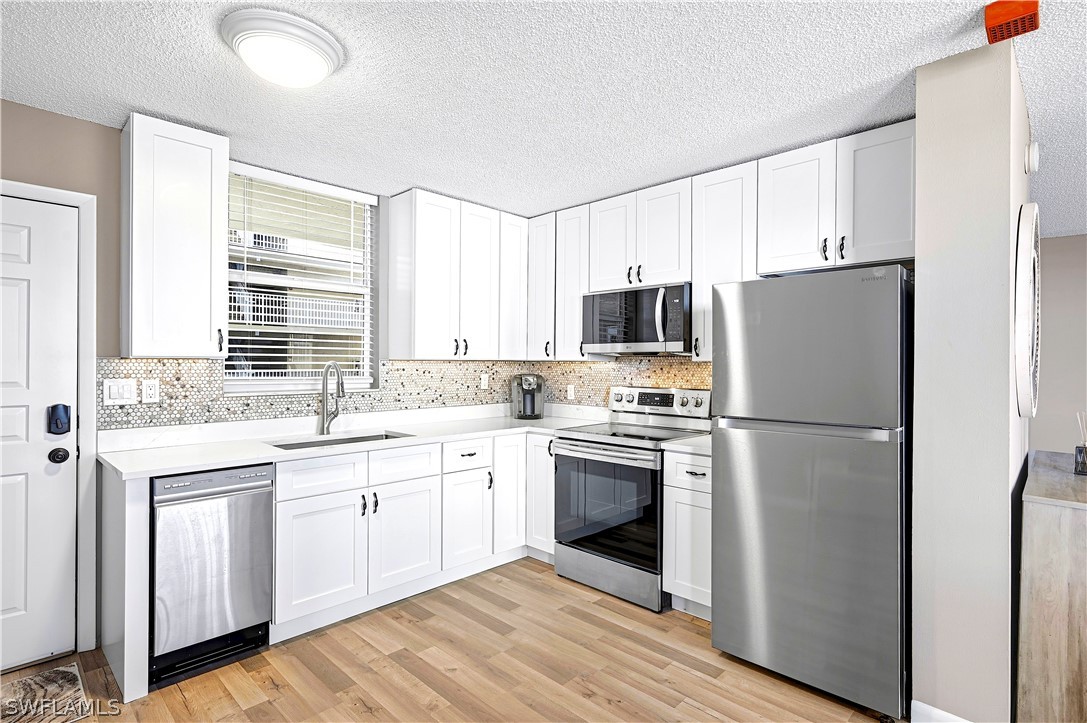1 Bed Waterfront Home for Sale in Beach And Tennis Club, photo 6