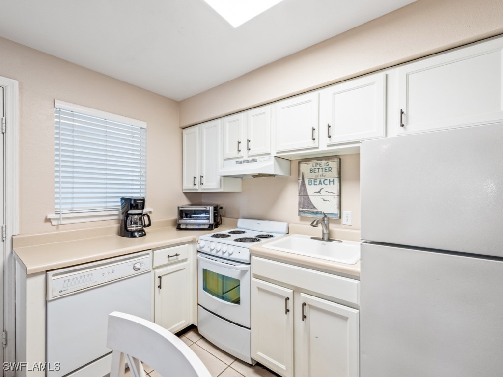 2 Bed Condominium for Sale in Naples, photo 6