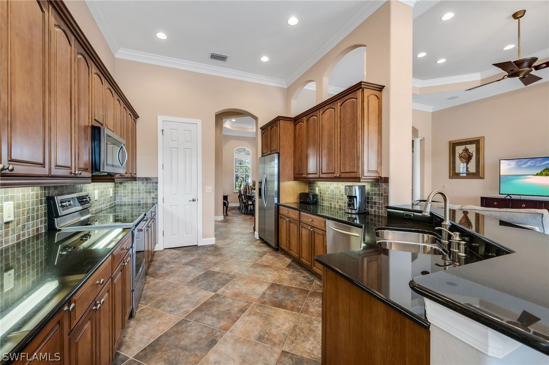 3 Bed Pool Home for Sale in Hollybrook, photo 6