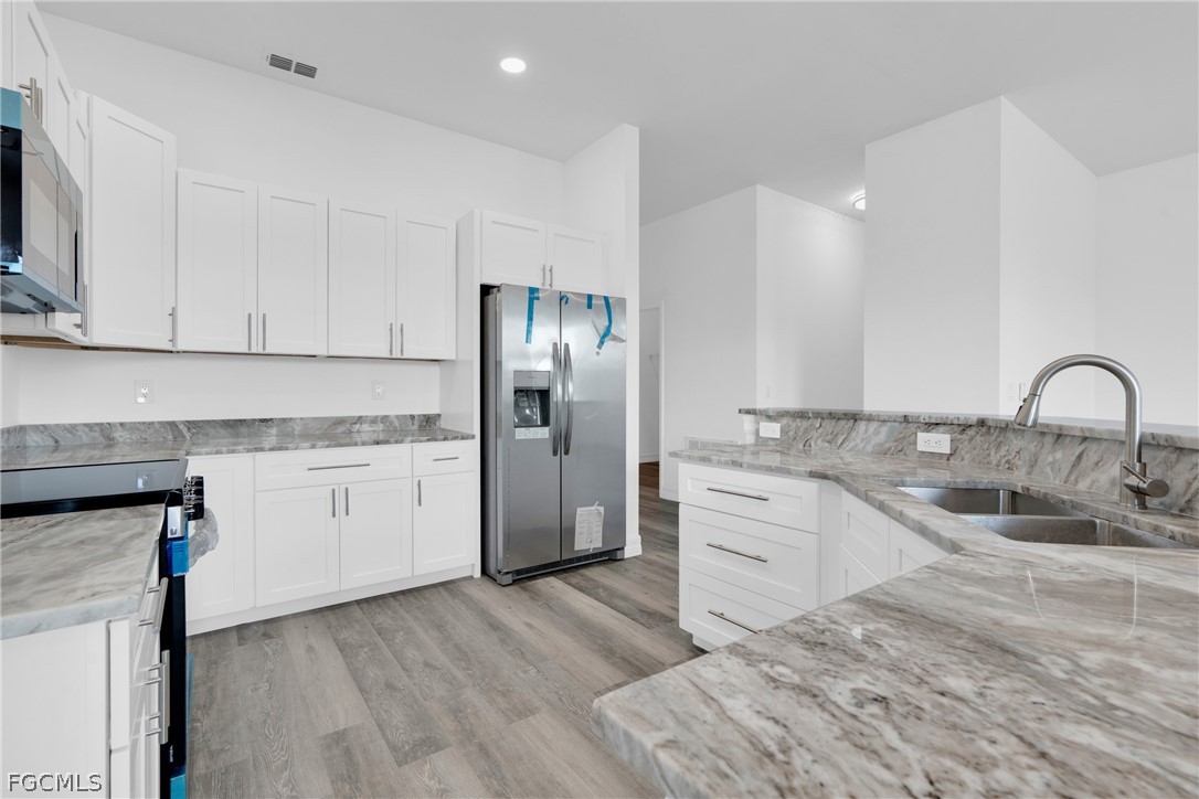 3 Bed SingleFamilyResidence for Sale in Lehigh Acres, photo 6