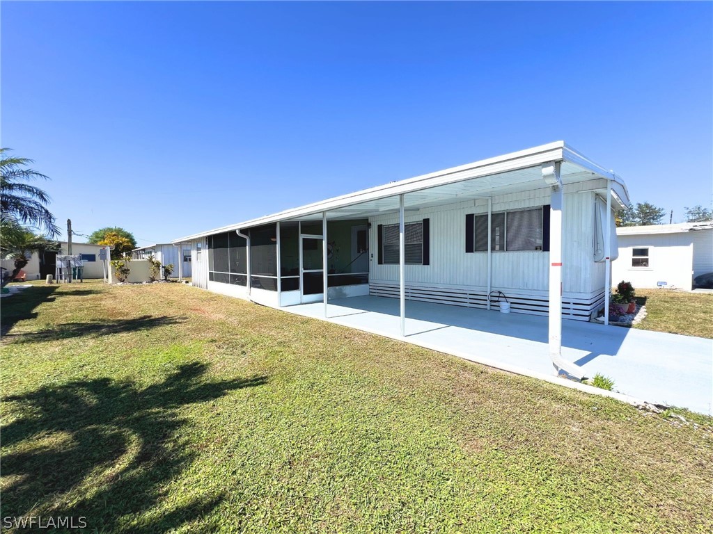 2 Bed ManufacturedHome for Sale in Naples, FL, $105,000 — photo 6
