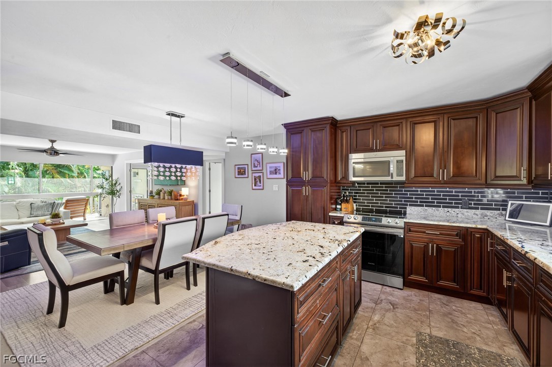 3 Bed Condominium for Sale in Fort Myers, photo 6