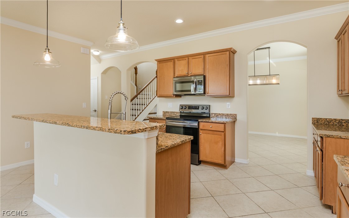 6 Bed Waterfront Home for Sale in Fort Myers, FL, $429,000 — photo 6