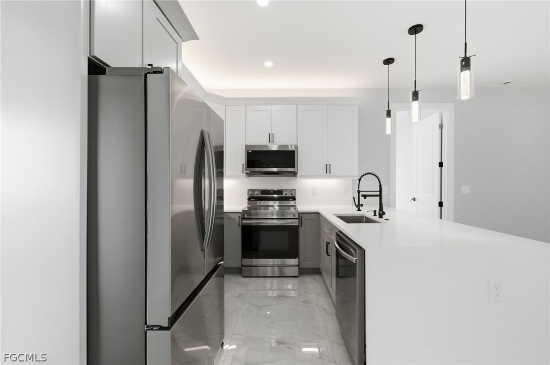 3 Bed SingleFamilyResidence for Sale in Lehigh Acres, photo 6